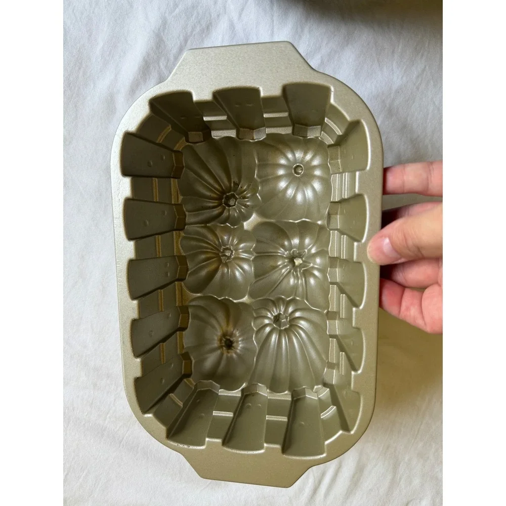 Nordic Ware Pumpkin Harvest Loaf Pan 6 Cup Cast Aluminum Gold Autumn Bakeware